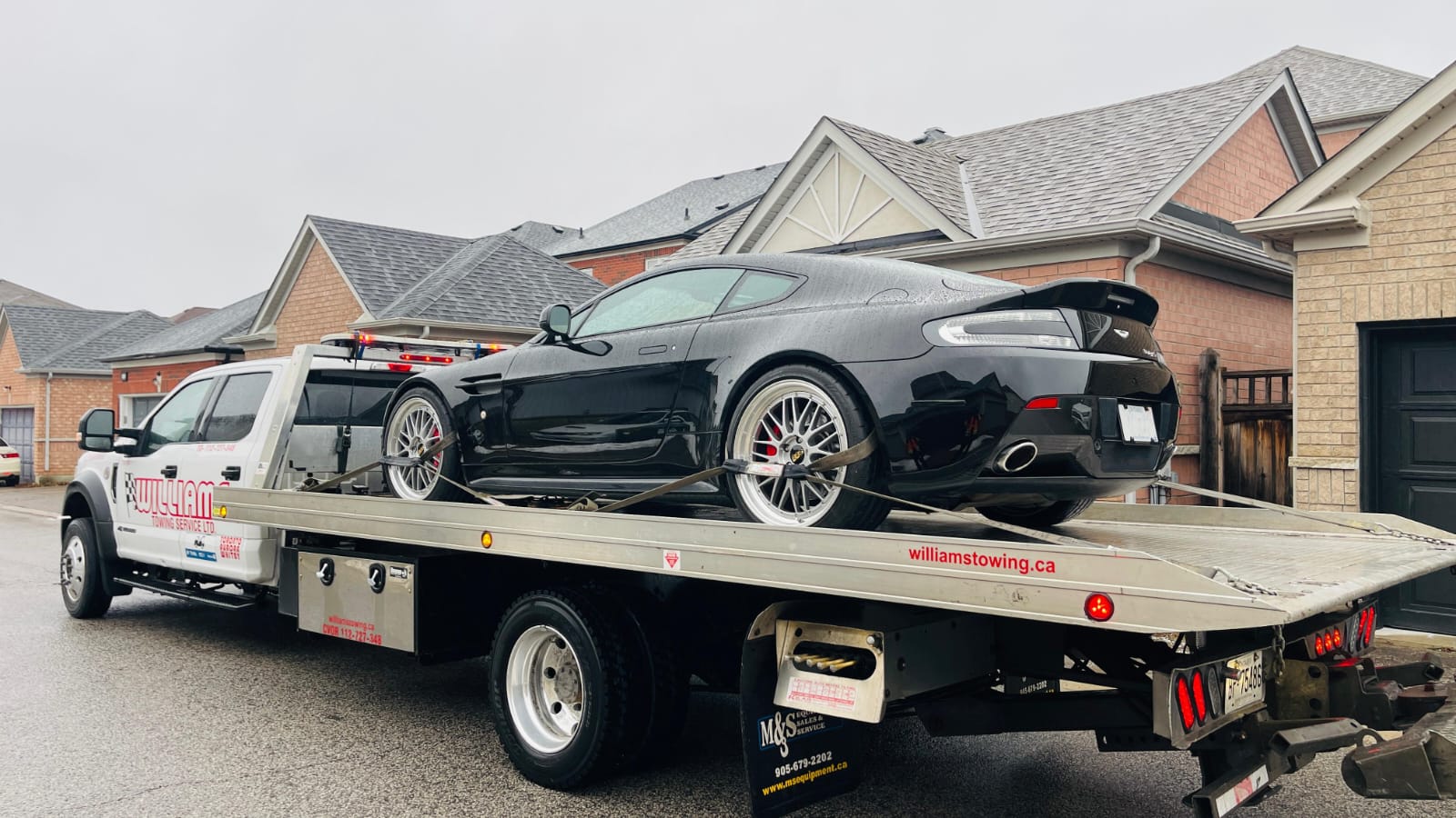 Top 5 Situations When You Need Flatbed Towing in Toronto